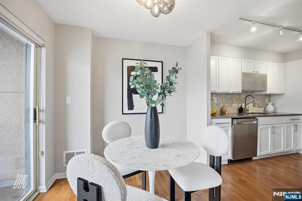 504 Nelson Court Edgewater, NJ 07020 - Photo 10 of 37