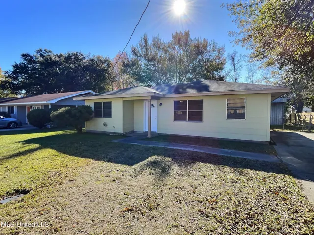 $1,250 | 112 Woodland Circle, Ocean Springs, MS 39564