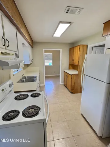 $1,250 | 112 Woodland Circle, Ocean Springs, MS 39564