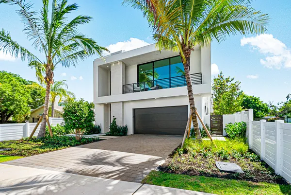 $3,695,000 | 718 Lake Avenue North, Delray Beach, FL 33483
