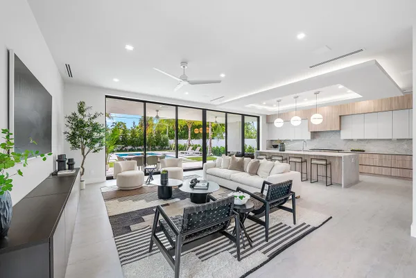 $3,695,000 | 718 Lake Avenue North, Delray Beach, FL 33483