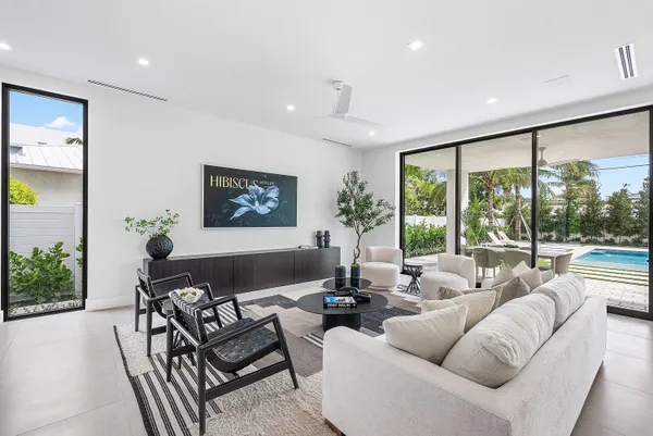 $3,695,000 | 718 Lake Avenue North, Delray Beach, FL 33483