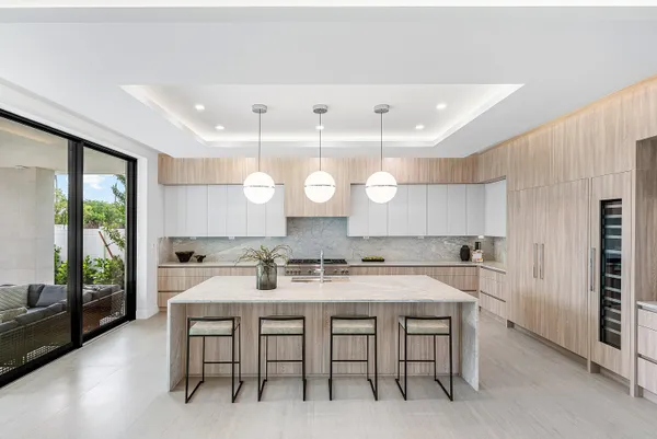 $3,695,000 | 718 Lake Avenue North, Delray Beach, FL 33483