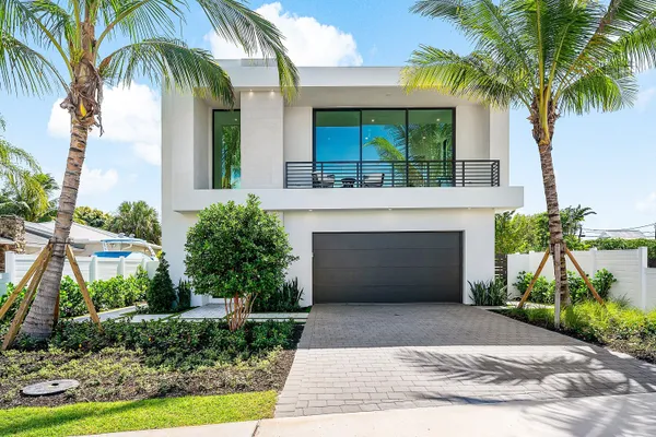 $3,695,000 | 718 Lake Avenue North, Delray Beach, FL 33483