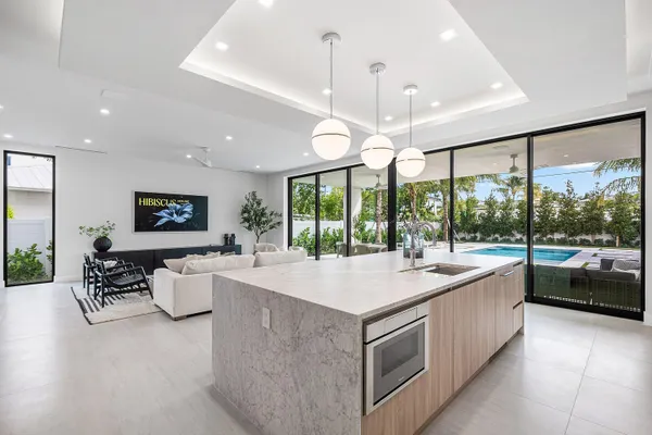 $3,695,000 | 718 Lake Avenue North, Delray Beach, FL 33483