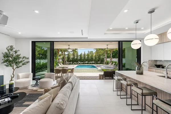 $3,695,000 | 718 Lake Avenue North, Delray Beach, FL 33483