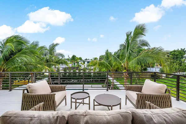 $3,695,000 | 718 Lake Avenue North, Delray Beach, FL 33483