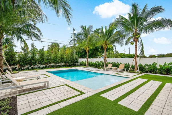 $3,695,000 | 718 Lake Avenue North, Delray Beach, FL 33483