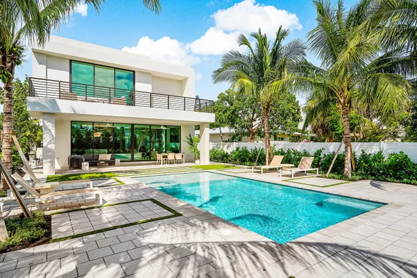 $3,695,000 | 718 Lake Avenue North, Delray Beach, FL 33483