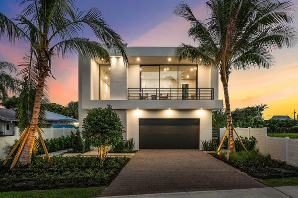 $3,695,000 | 718 Lake Avenue North, Delray Beach, FL 33483