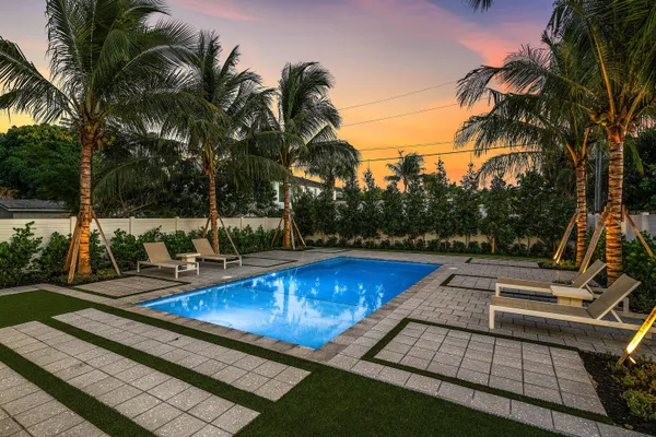 $3,695,000 | 718 Lake Avenue North, Delray Beach, FL 33483