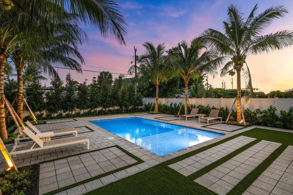 $3,695,000 | 718 Lake Avenue North, Delray Beach, FL 33483
