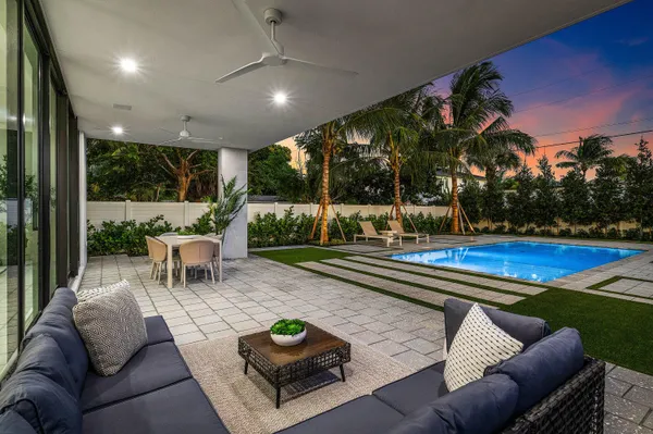$3,695,000 | 718 Lake Avenue North, Delray Beach, FL 33483