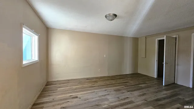 $395,000 | 200 West 12th Street, Johnston City, IL 62951