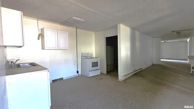 $395,000 | 200 West 12th Street, Johnston City, IL 62951