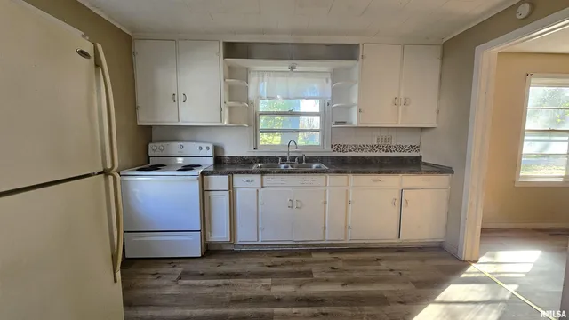 $395,000 | 200 West 12th Street, Johnston City, IL 62951