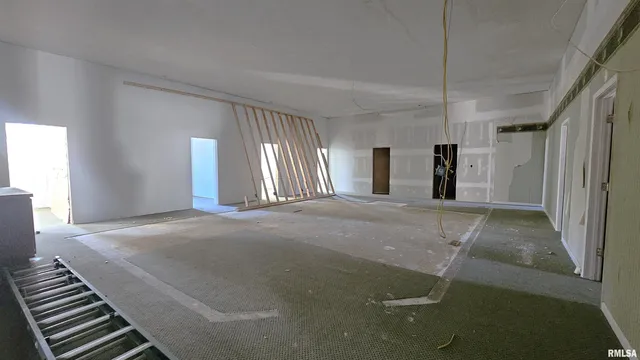 $395,000 | 200 West 12th Street, Johnston City, IL 62951