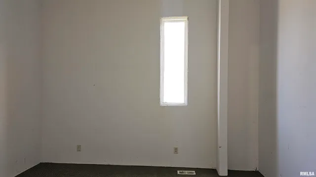 $395,000 | 200 West 12th Street, Johnston City, IL 62951