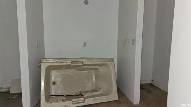 $395,000 | 200 West 12th Street, Johnston City, IL 62951