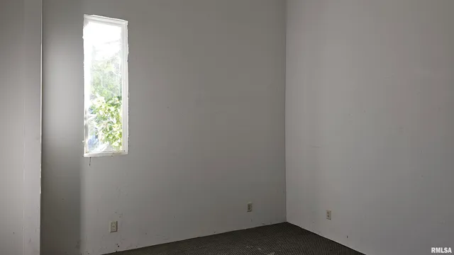 $395,000 | 200 West 12th Street, Johnston City, IL 62951