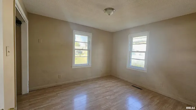 $395,000 | 200 West 12th Street, Johnston City, IL 62951