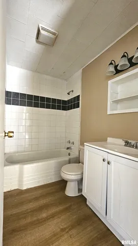 $395,000 | 200 West 12th Street, Johnston City, IL 62951