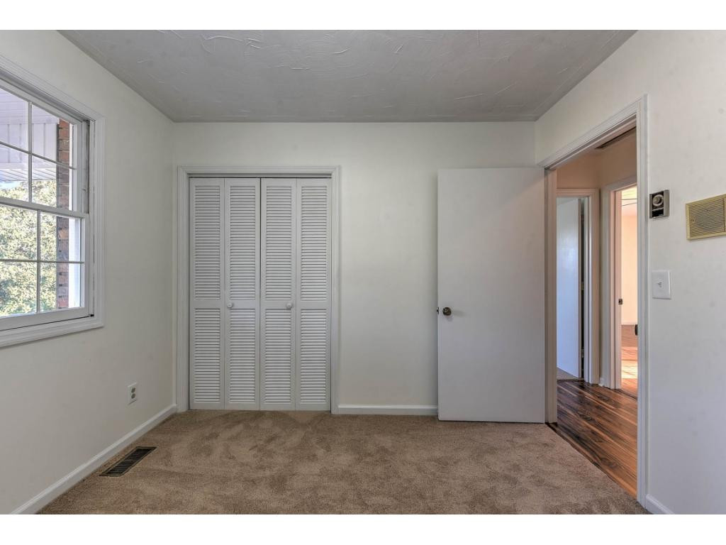 2814 Forest View Road Kingsport, TN 37660 - Photo 12 of 36 Photo 12