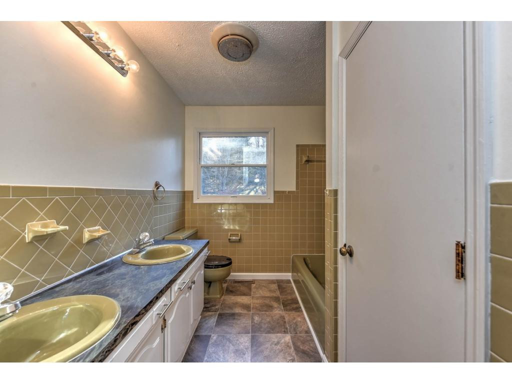 2814 Forest View Road Kingsport, TN 37660 - Photo 13 of 36 Photo 13