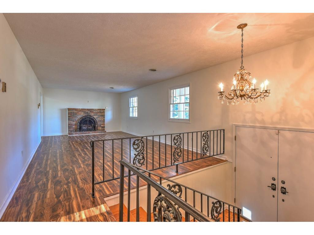 2814 Forest View Road Kingsport, TN 37660 - Photo 2 of 36 Photo 2