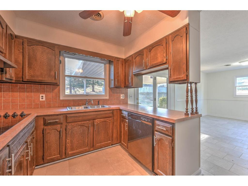 2814 Forest View Road Kingsport, TN 37660 - Photo 9 of 36 Photo 9