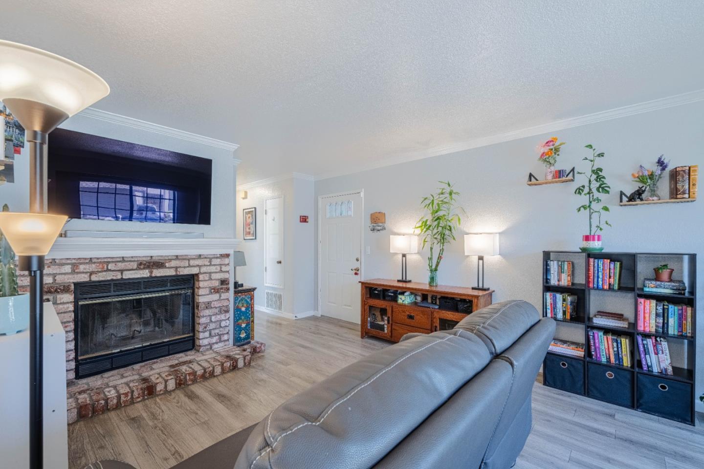 1051 Riker Street, Unit 5 Salinas, CA 93901 - Photo 4 of 25 Gallery Image 4
