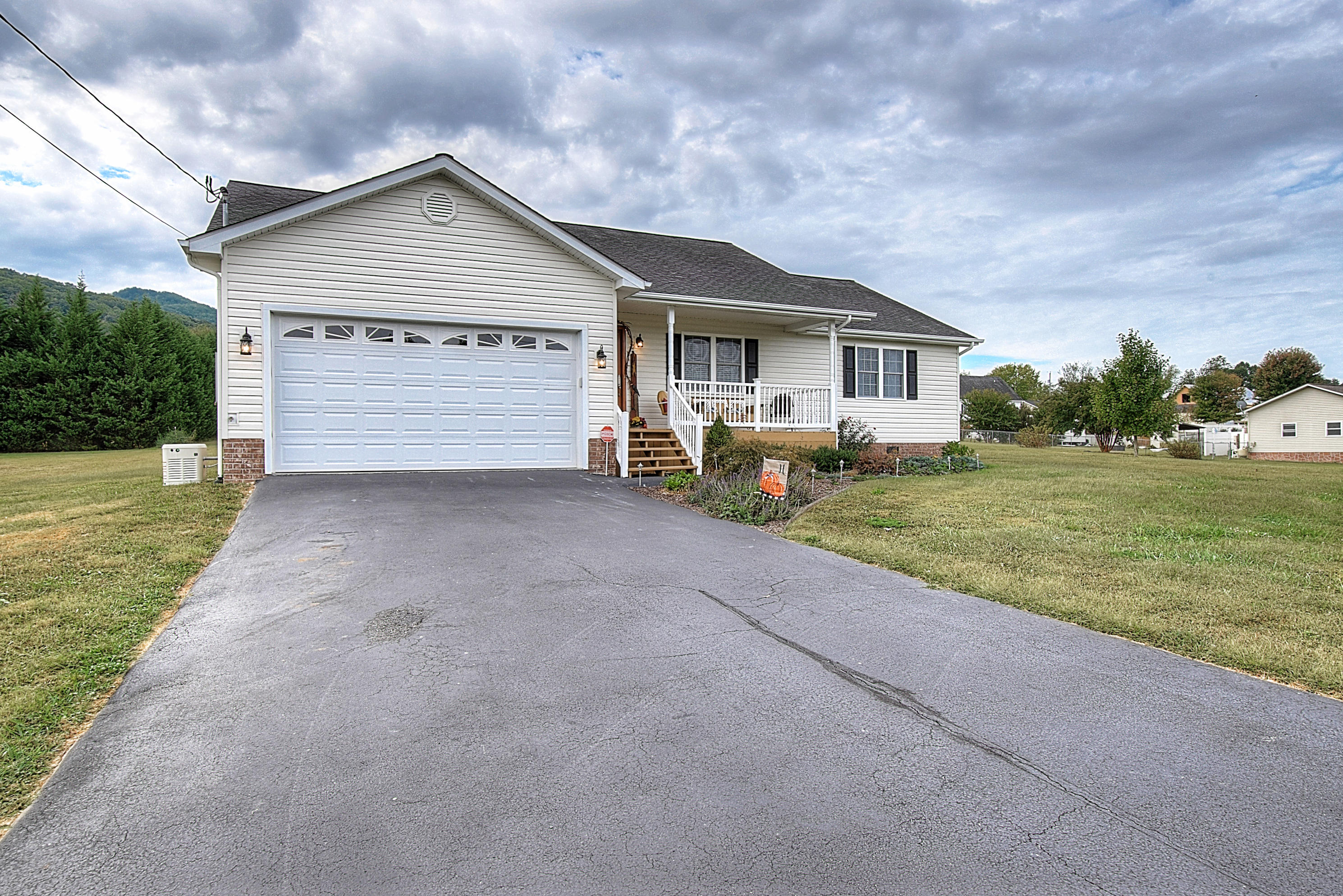 119 Hamilton Road Elizabethton, TN 37643 - Photo 3 of 37 3