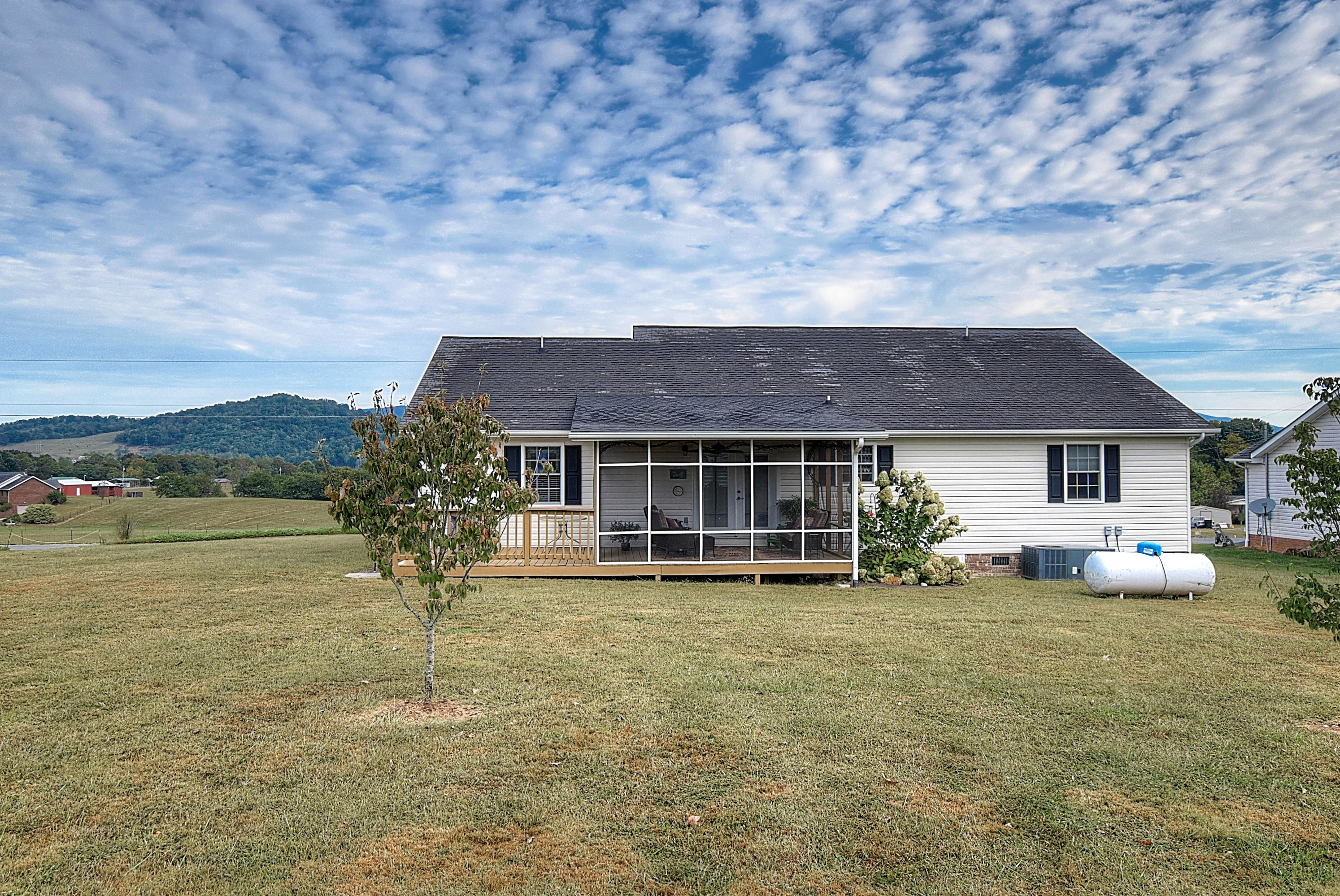 119 Hamilton Road Elizabethton, TN 37643 - Photo 34 of 37 DSC_0145_6_7