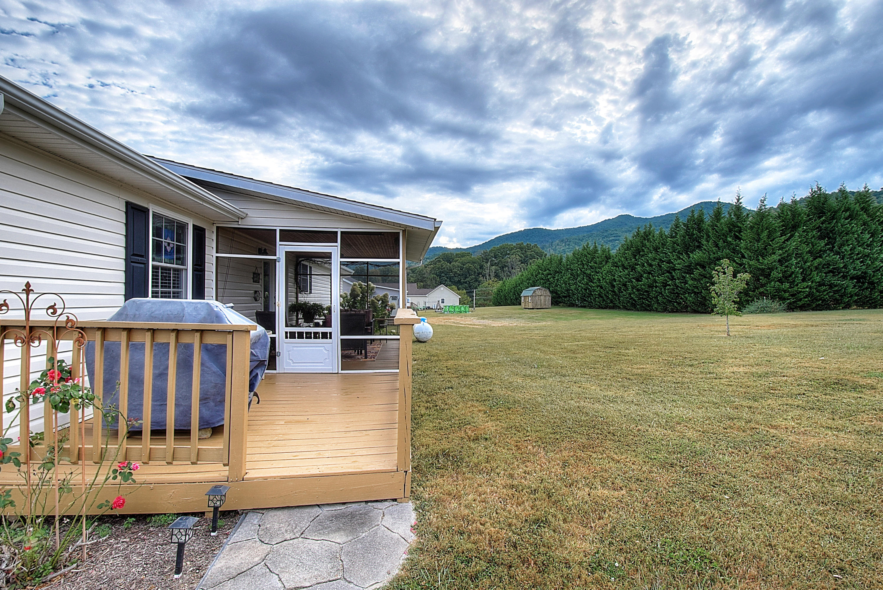 119 Hamilton Road Elizabethton, TN 37643 - Photo 35 of 37 DSC_0148_49_50