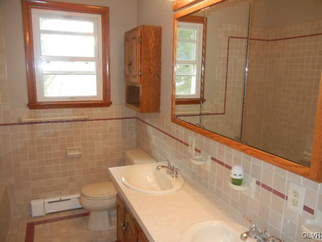 1031 Catasauqua Road Whitehall, PA 18052 - Photo 8 of 10 Gallery Image 8