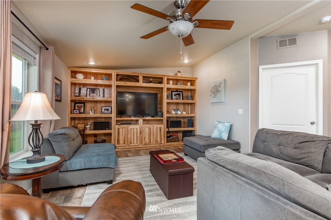 93 West Green Valley Road Oak Harbor, WA 98277 - Photo 8 of 25 Gallery Image 8