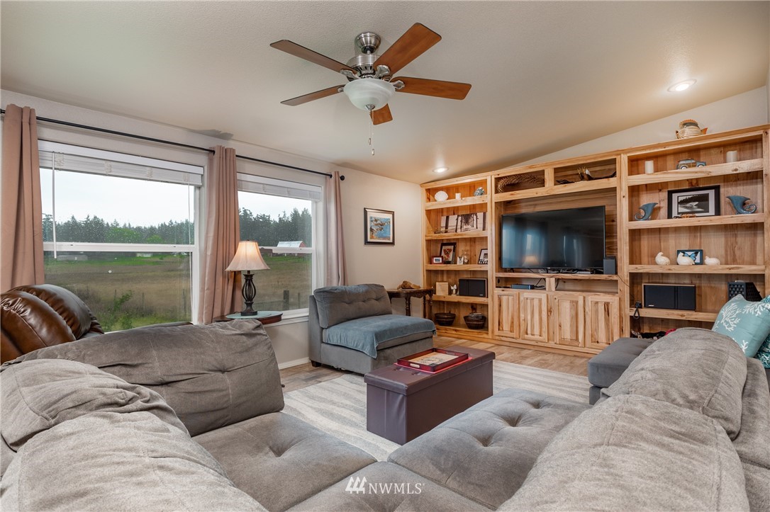 93 West Green Valley Road Oak Harbor, WA 98277 - Photo 9 of 25 Gallery Image 9