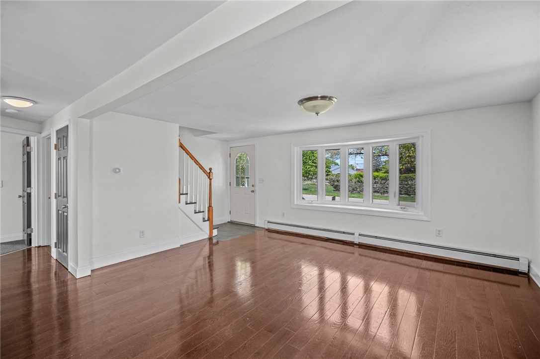 256 Riverside Avenue Warwick, RI 02889 - Photo 3 of 22