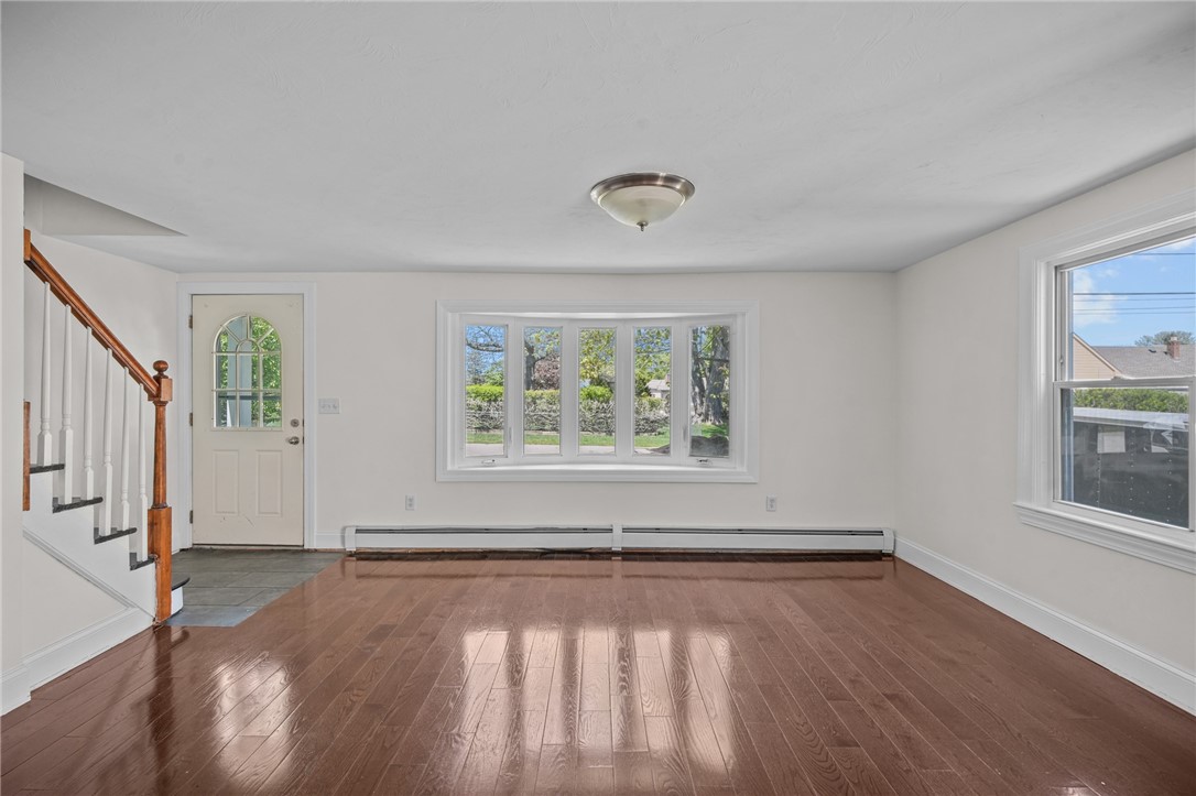 256 Riverside Avenue Warwick, RI 02889 - Photo 4 of 22