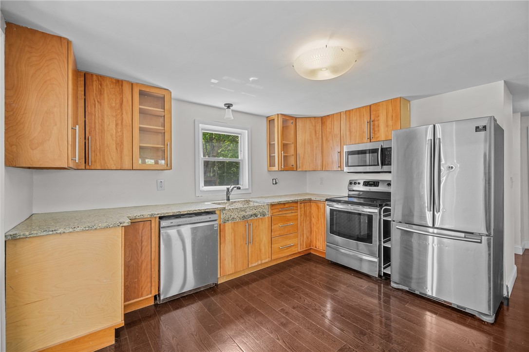 256 Riverside Avenue Warwick, RI 02889 - Photo 7 of 22