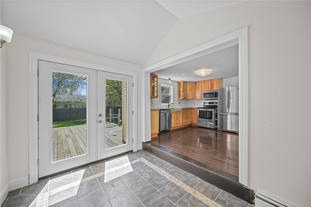 256 Riverside Avenue Warwick, RI 02889 - Photo 9 of 22