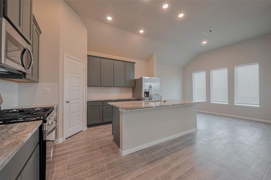 1070 Comal Trail Dayton, TX 77535 - Photo 13 of 41