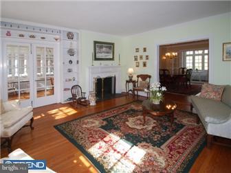 7 West Hampton Road Philadelphia, PA 19118 - Photo 3 of 12 Living Room