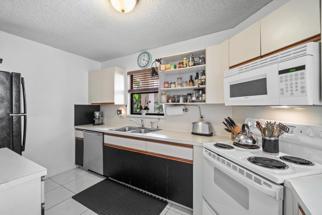5535 Ashpon Court Boca Raton, FL 33486 - Photo 14 of 34 Kitchen