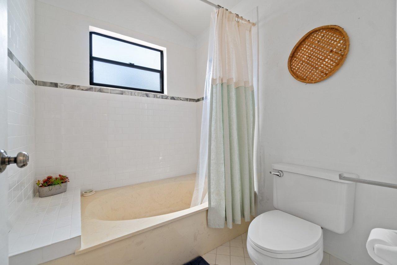 5535 Ashpon Court Boca Raton, FL 33486 - Photo 22 of 34 Master Tub/Shower