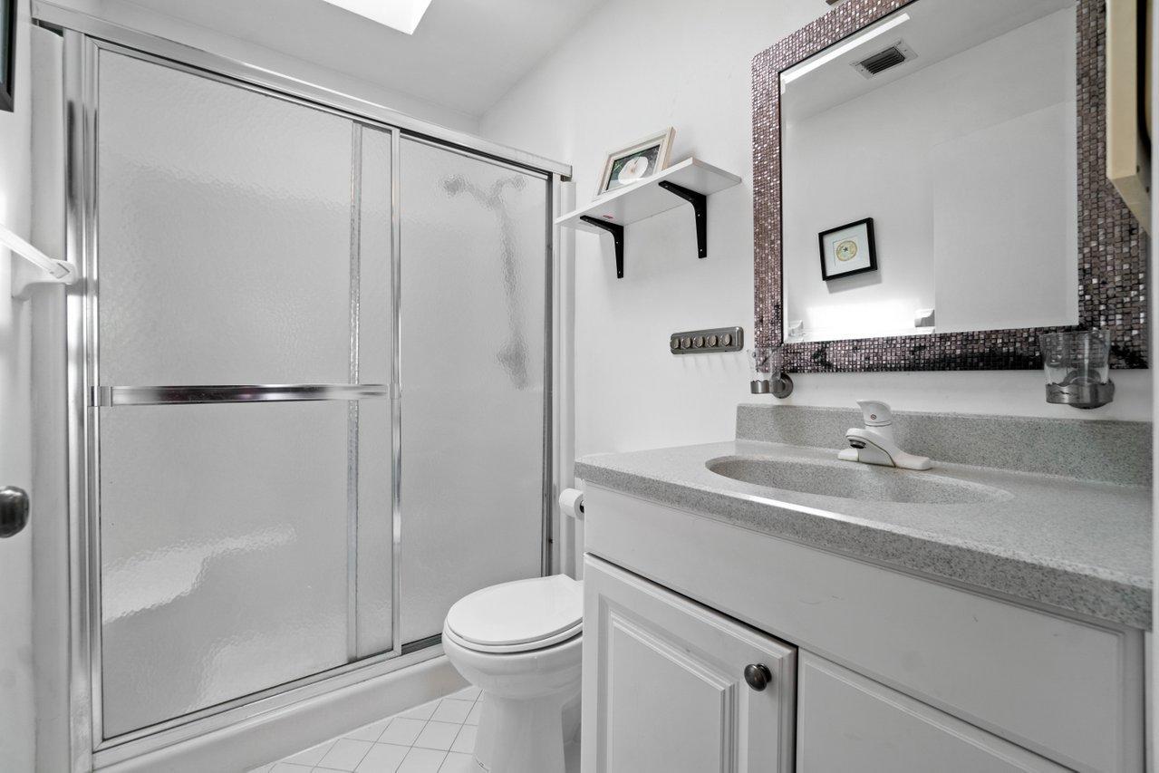 5535 Ashpon Court Boca Raton, FL 33486 - Photo 24 of 34 Bathroom #2