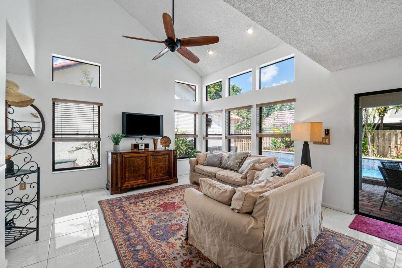5535 Ashpon Court Boca Raton, FL 33486 - Photo 6 of 34 Living Room