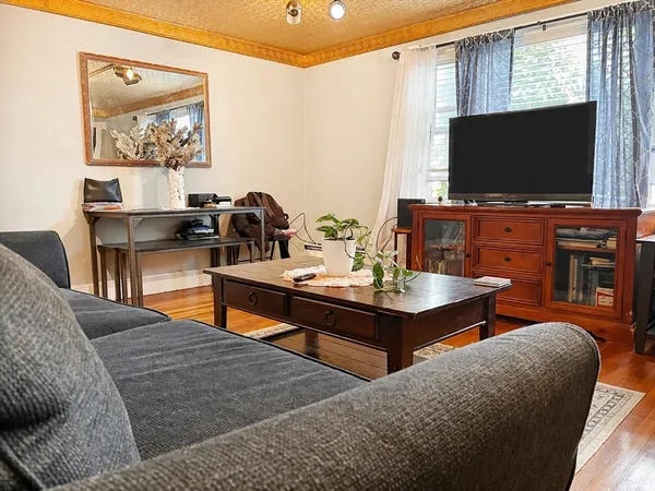$2,600 | 211-213 Pauline Street, Unit 1R, Winthrop, MA 02152