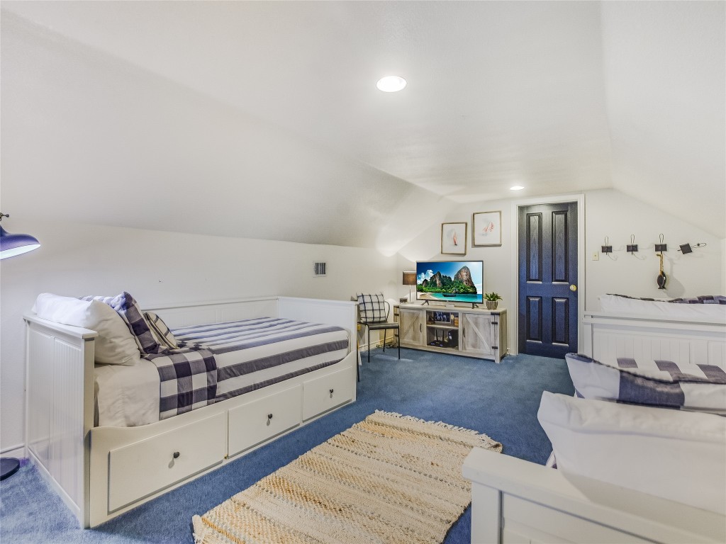 11000 Beach Road Leander, TX 78641 - Photo 19 of 38 a living room with furniture