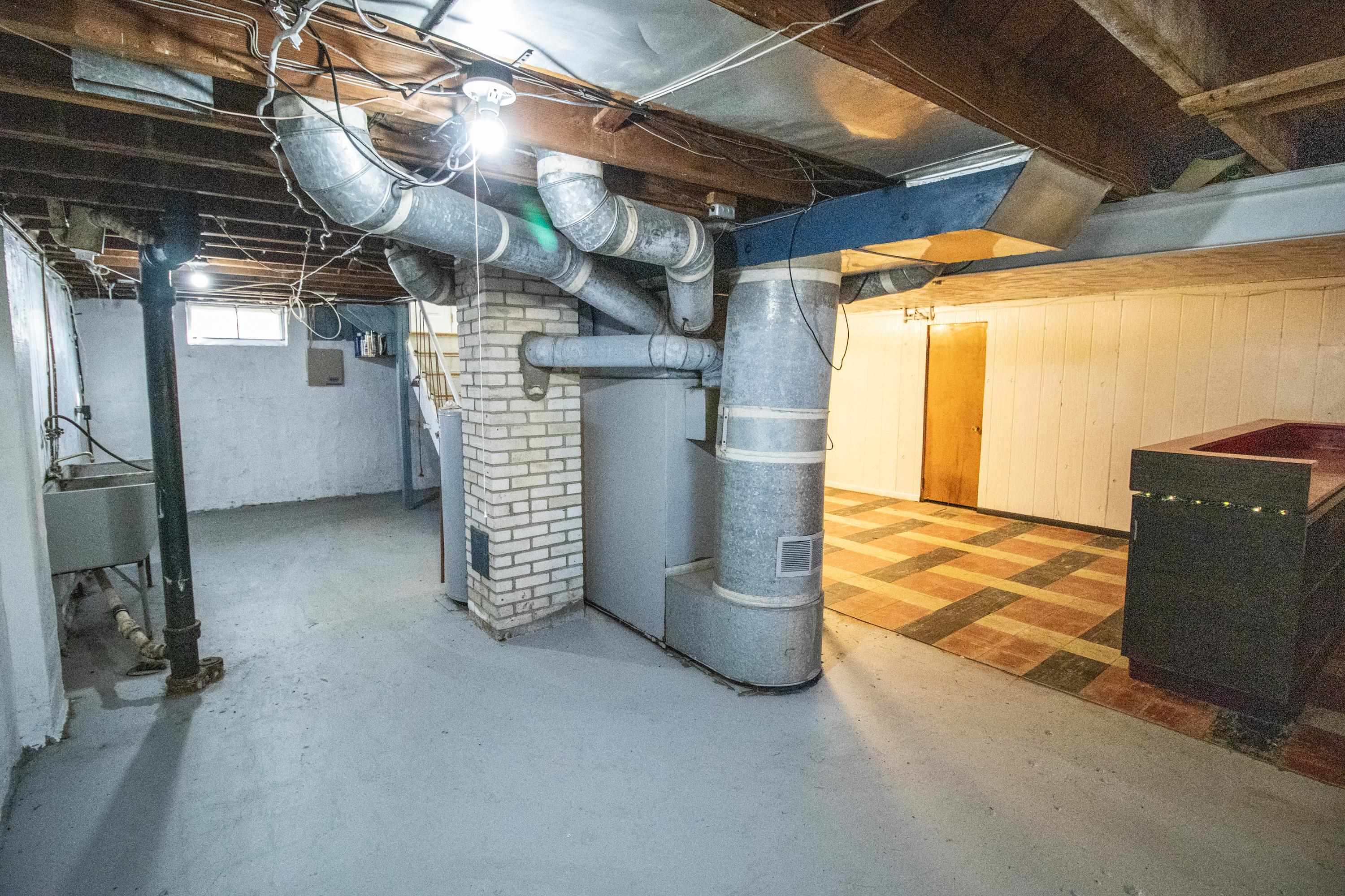 406 West Ridgeway Avenue Flint, MI 48505 - Photo 29 of 37 50133180-5f0c84df-6d46-463c-91ca-71c96ea1c80b.JPG